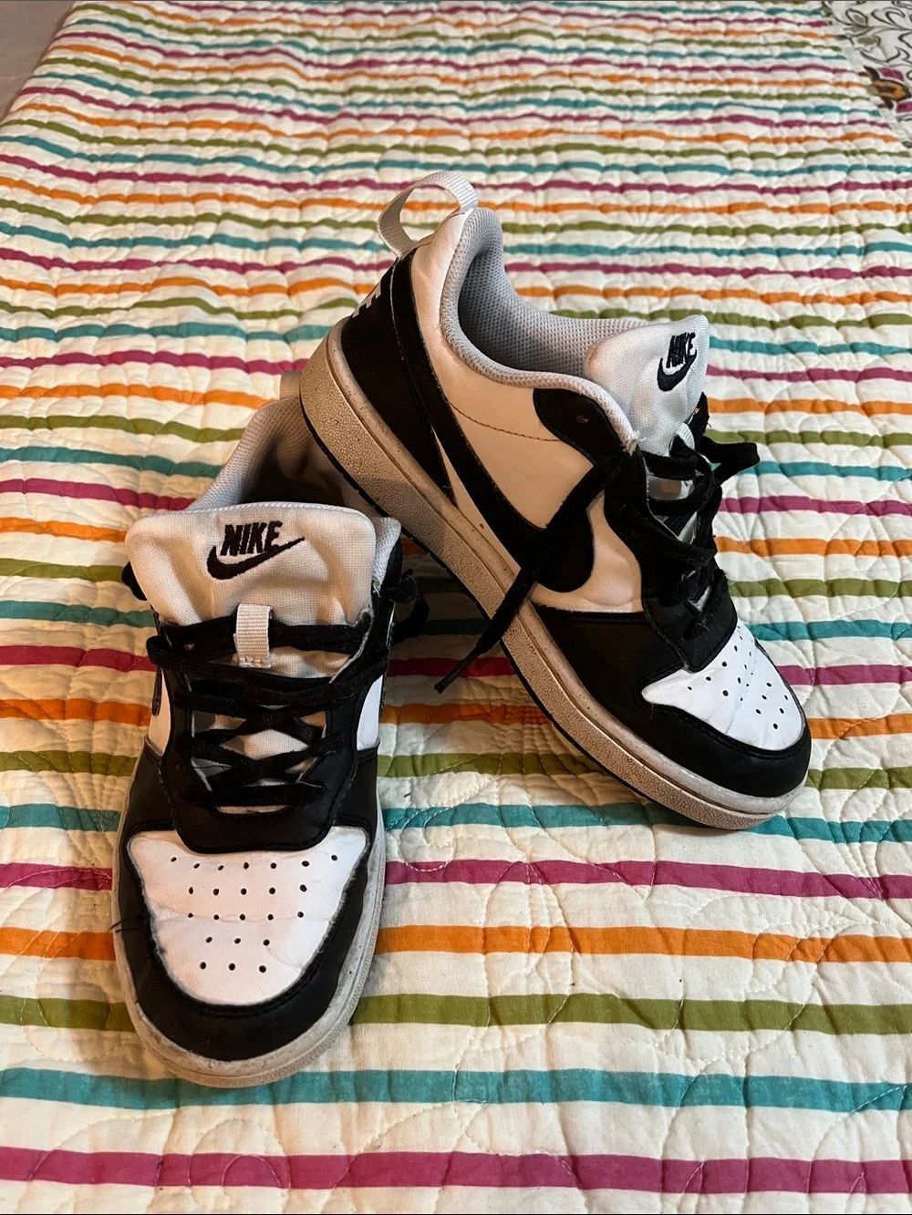 Nike youth, tennis shoes size 3 1/2